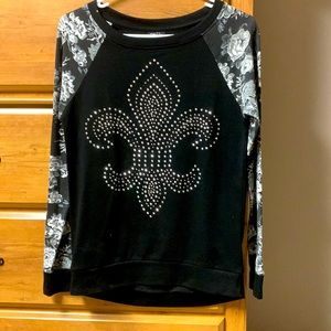 Long sleeve crew neck sweater!